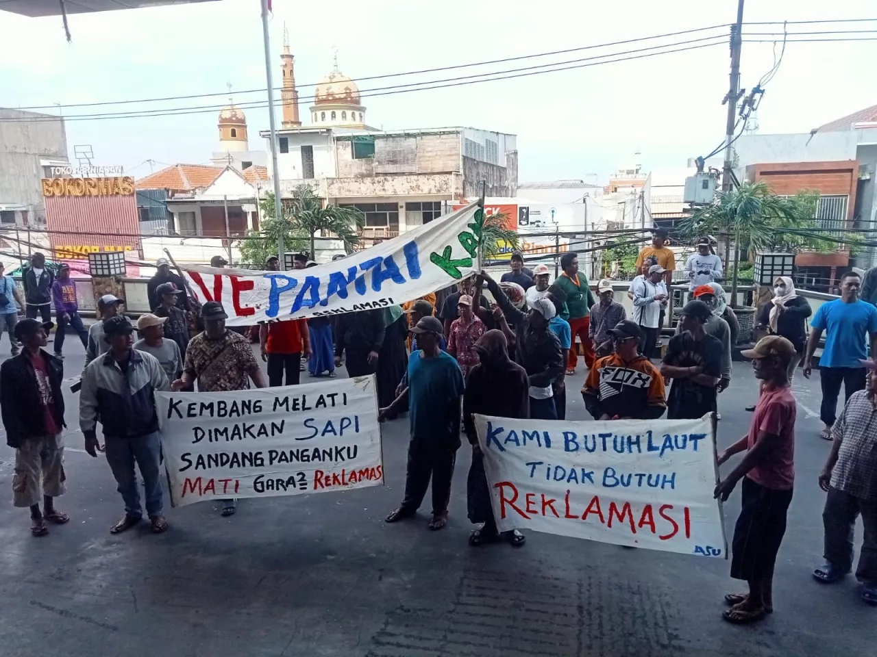 Demo Nelayan Surabaya Tolak Reklamasi Berujung Ricuh