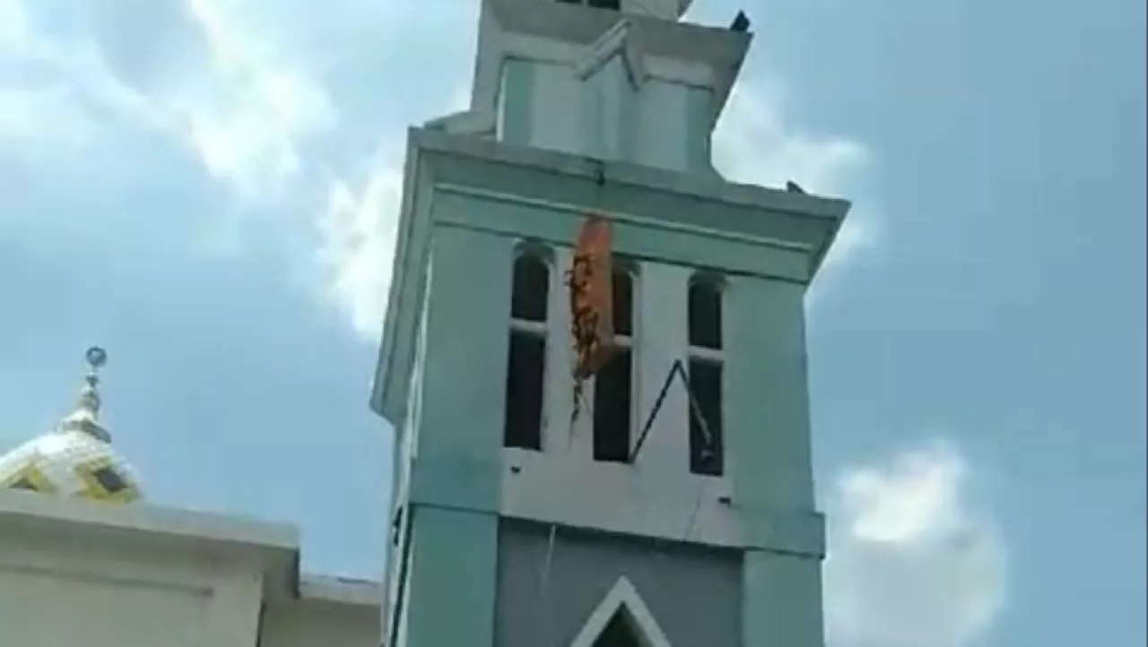 Seorang Pria Ditemukan Gantung Diri di Menara Masjid di Surabaya