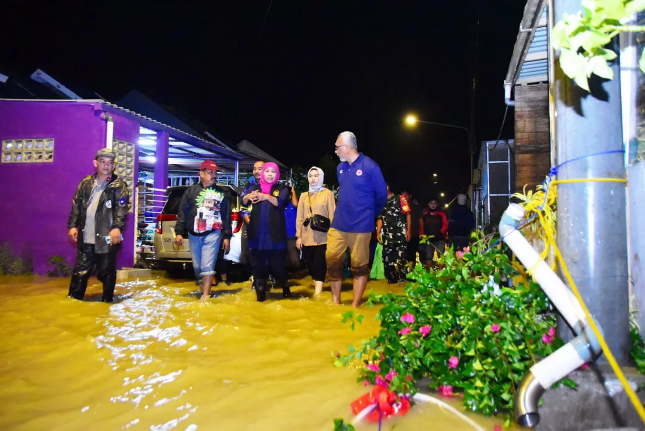Banjir Gresik, Gubernur Khofifah Pimpin Penanganan Darurat dari Magelang