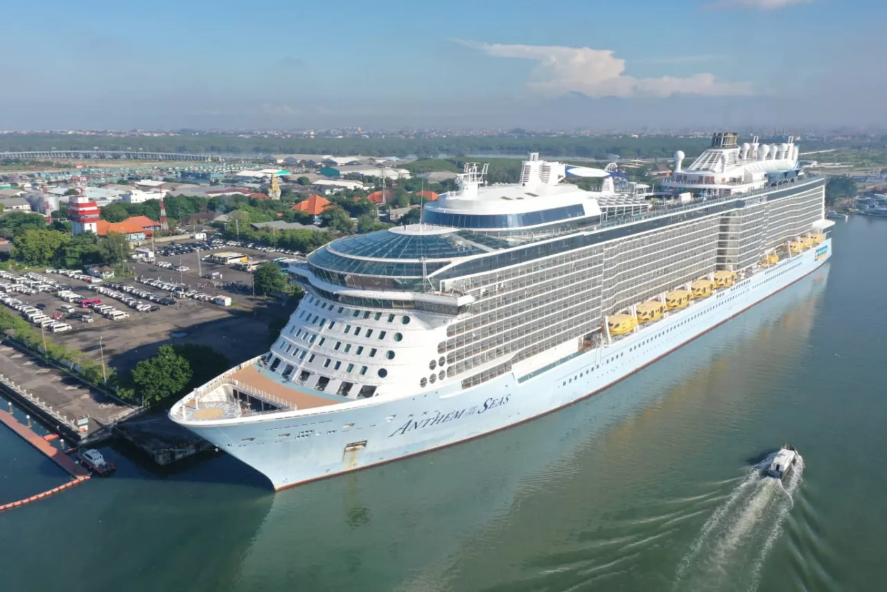 Kapal Pesiar Terbesar Berlabuh di Pelabuhan Benoa, Tandai Transformasi Jadi Home Port Internasional