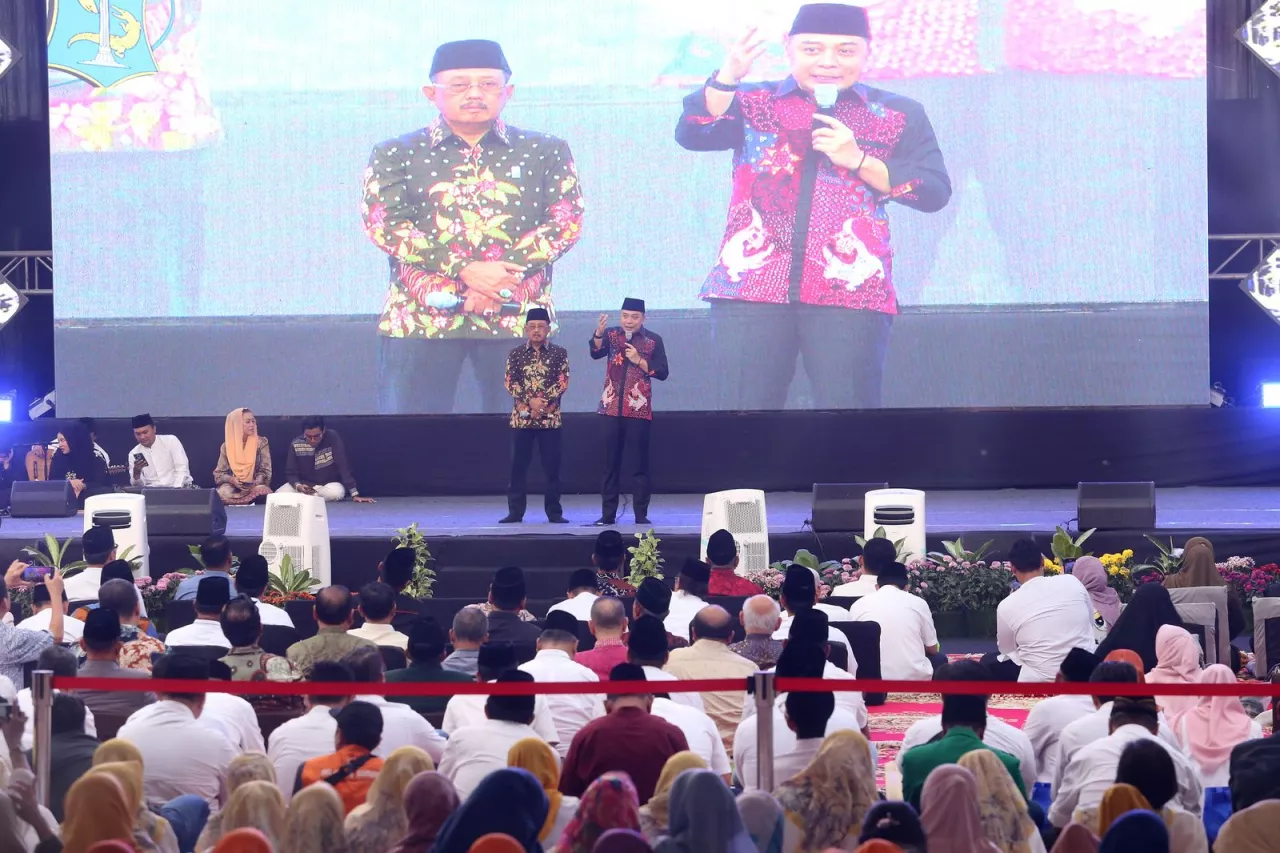 Usai Retret, Eri Cahyadi-Armuji Gelar Syukuran bersama 50 Anak Yatim