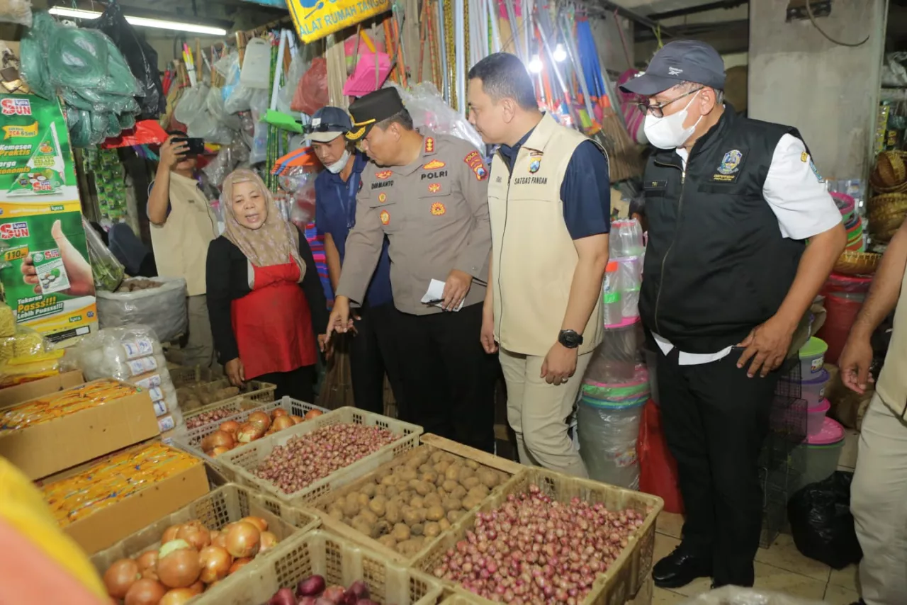 Tim Satgas Pangan Temukan Kecurangan Minyak Goreng di Pasar Wonokromo