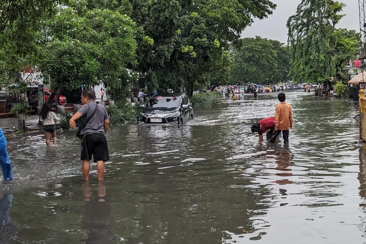 Banjir Surabaya, Pemkot: Cuaca Ekstrem dan Saluran Tersumbat Jadi Pemicu