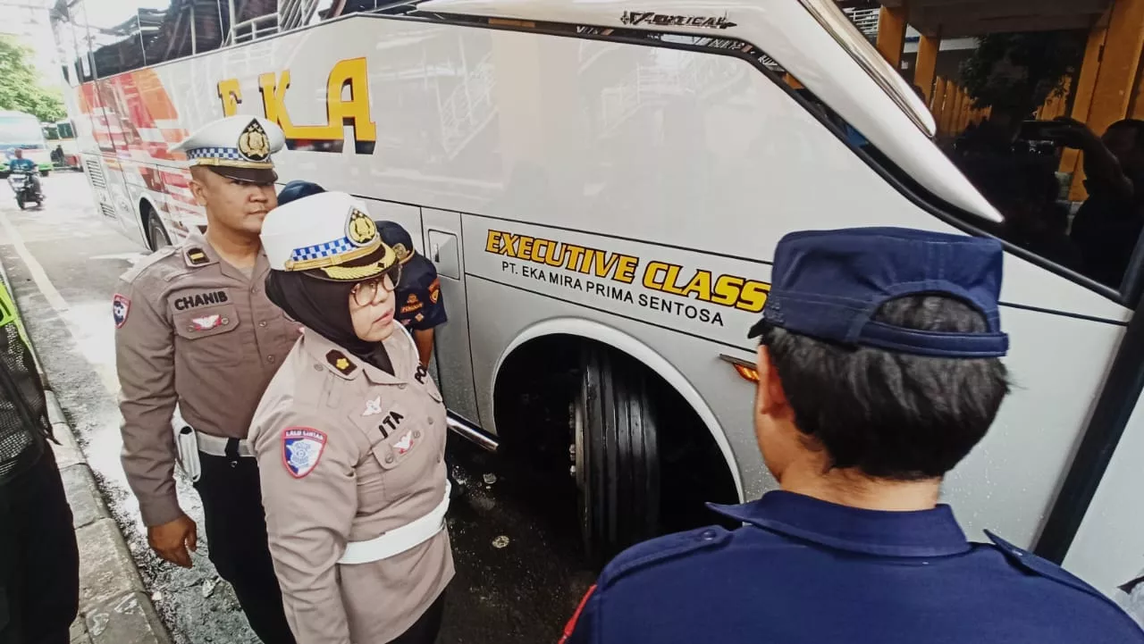 Jelang Mudik Lebaran, Ratusan Bus di Terminal Purabaya Uji Kelayakan