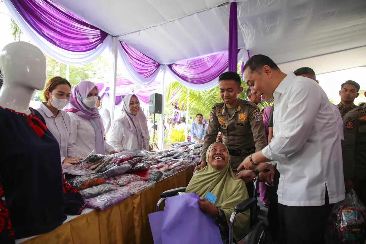 GOW Surabaya Bagikan 23.257 Barang Gratis untuk 4.552 Keluarga Miskin di Garage Day 2025
