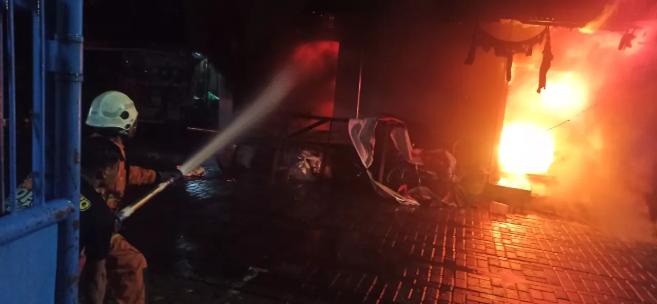 Rumah di Kedung Rukem Surabaya Terbakar, Dua Orang Tewas   