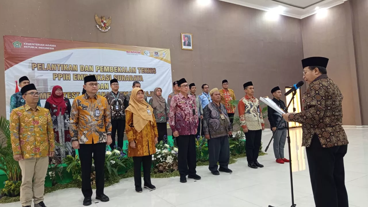 Pelantikan 23 Petugas Haji Surabaya, Kemenag Uji Coba Menu Makan di Pesawat