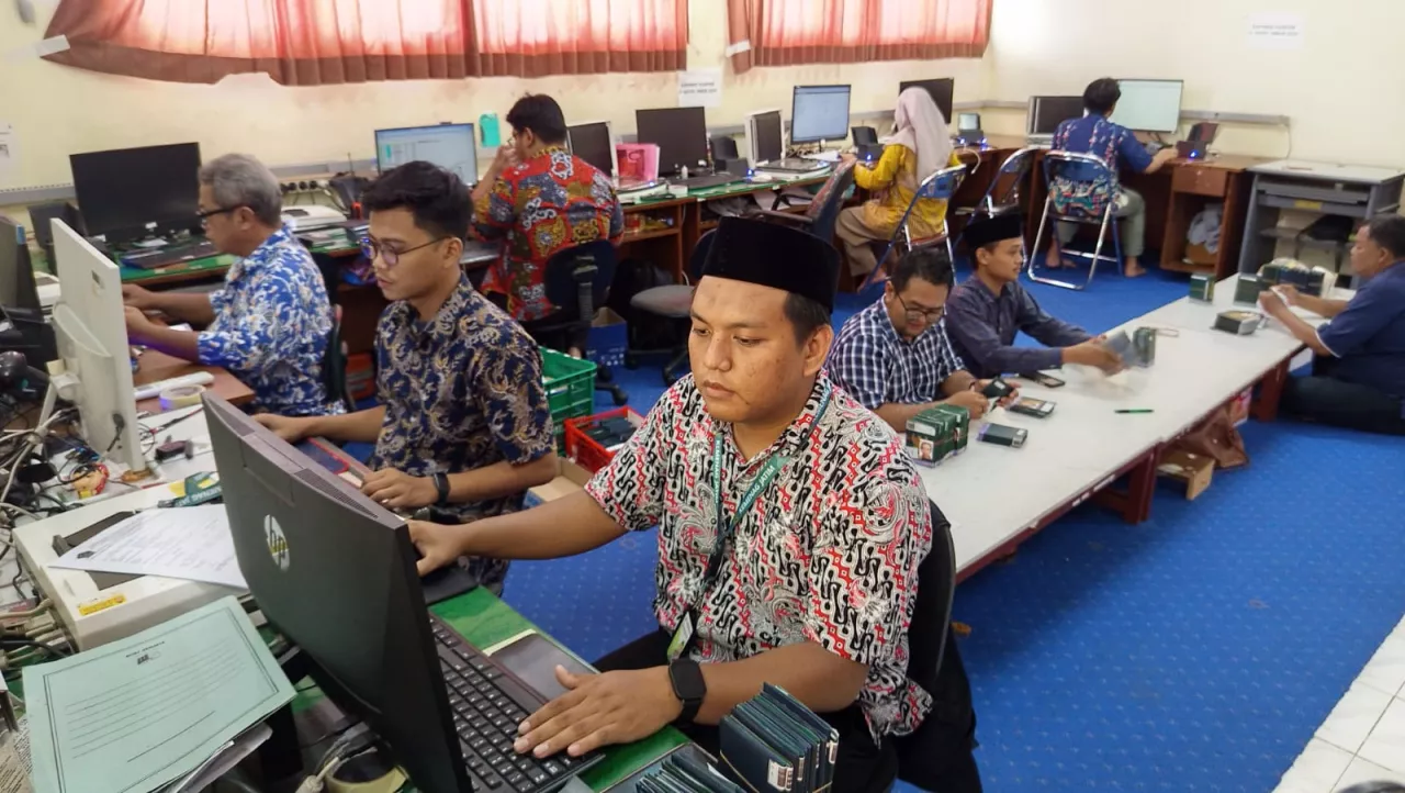 H-2 Keberangkatan, Proses Visa 6.840 JCH Surabaya Belum Rampung