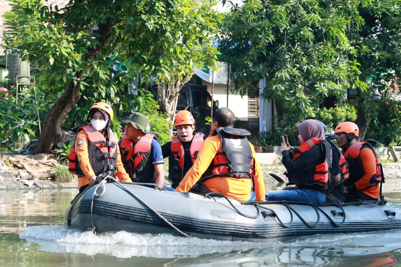 Peringati Hari Bumi, Wali Kota Surabaya Ajak Warga Susur dan Bersihkan Sungai Kalimas