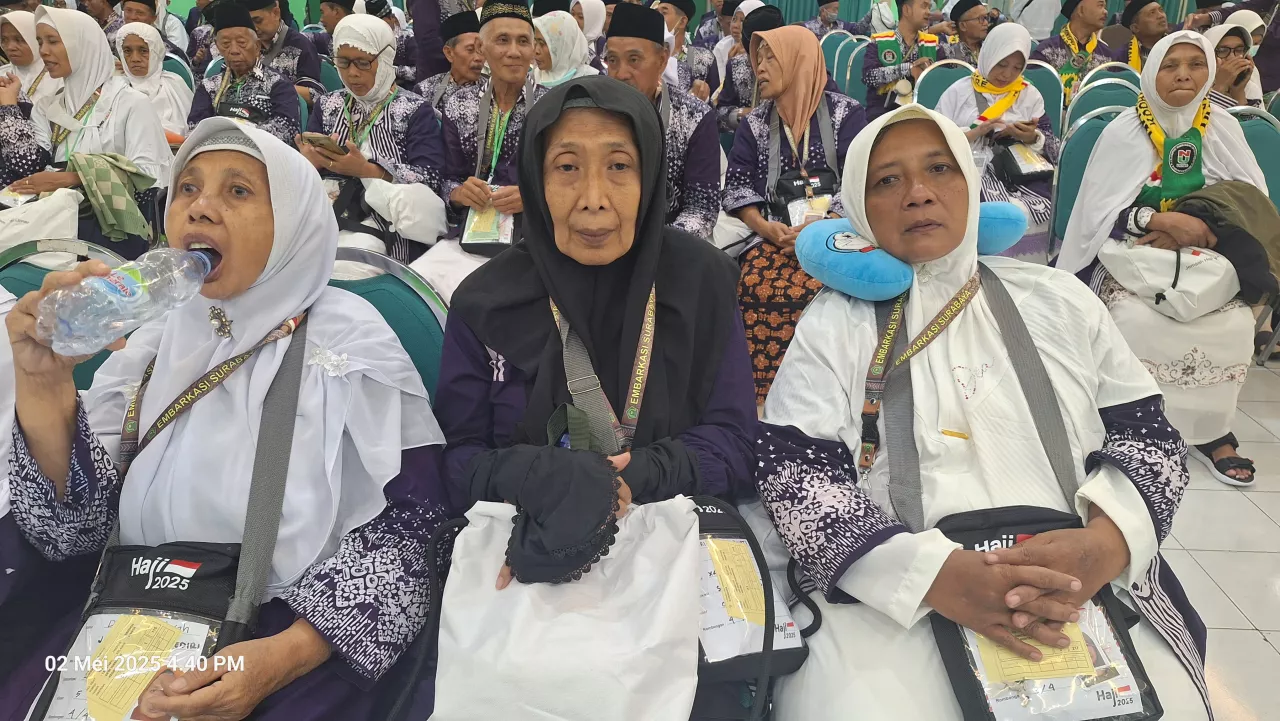 Konsisten Menabung Rp20.000 Per Hari, Nenek Tujuh Cucu dari Kediri Berangkat Haji