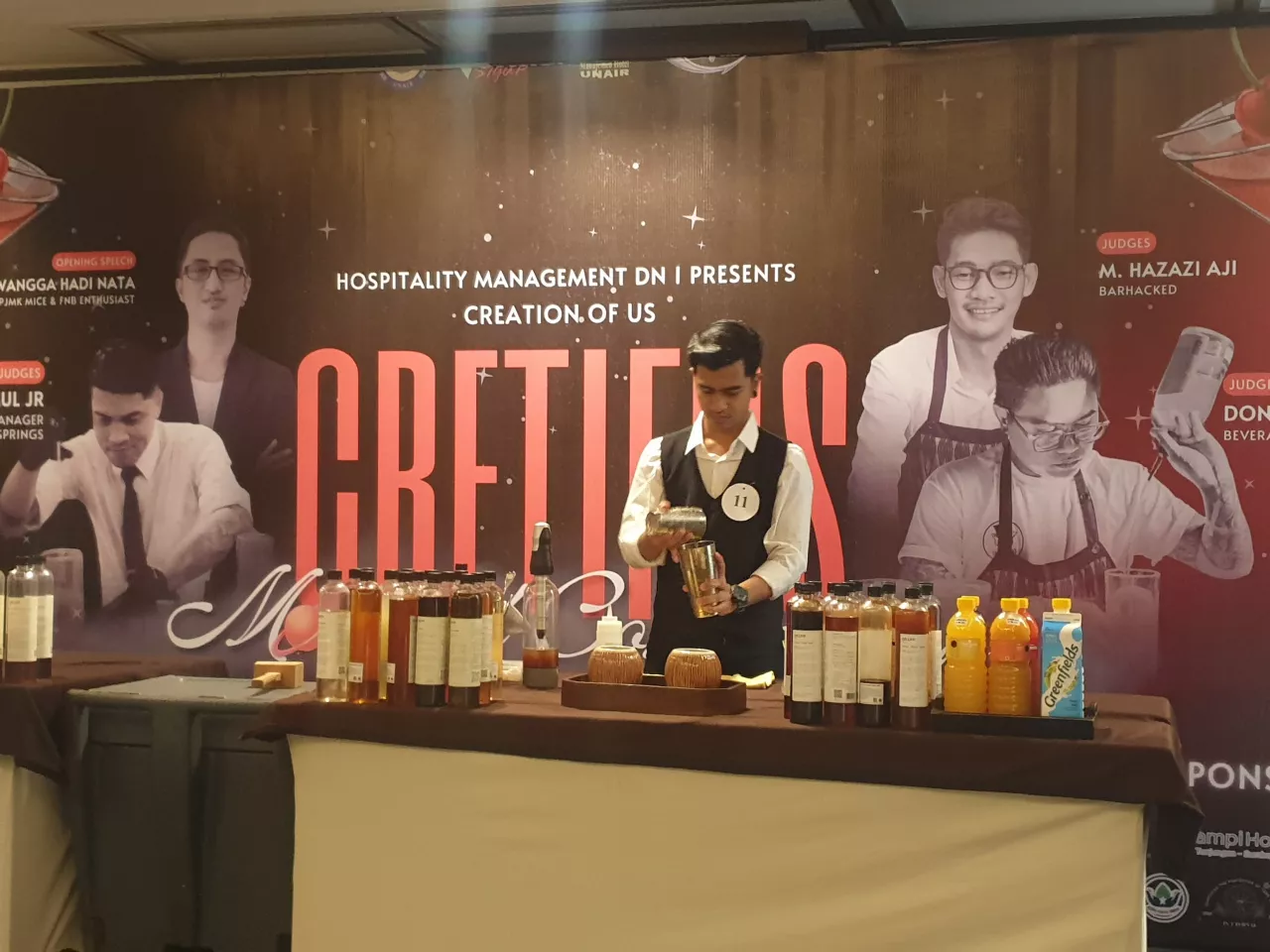 Demi Inovasi Minuman, Kompetisi Racik Mocktail Digelar Mahasiswa Manajemen Perhotelan Unair