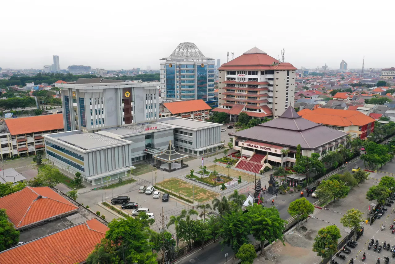 Lestarikan Sejarah Lewat Lukis Tembok Koblen, Pelajar Bisa Kuliah Gratis di Untag