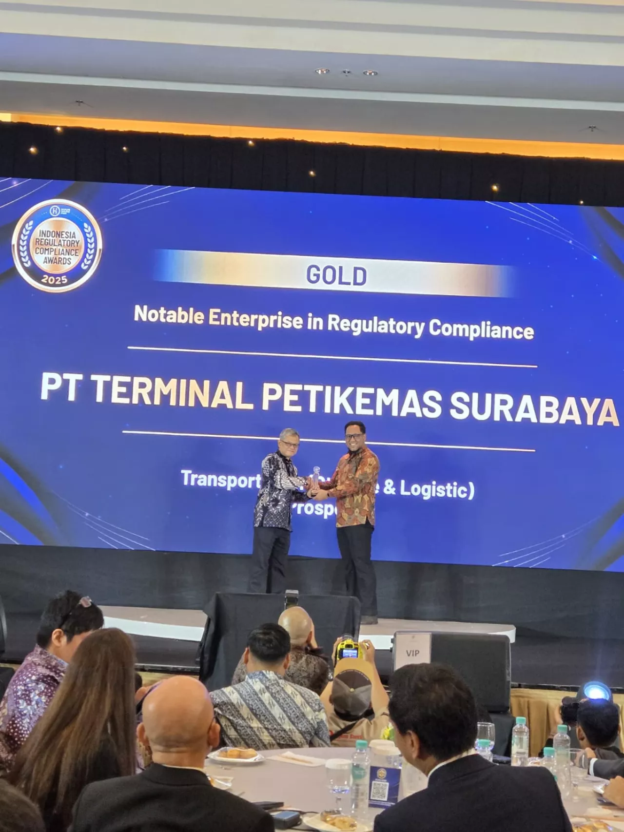 Terminal Petikemas Surabaya Raih Penghargaan Gold di Indonesia Regulatory Compliance Award 2025
