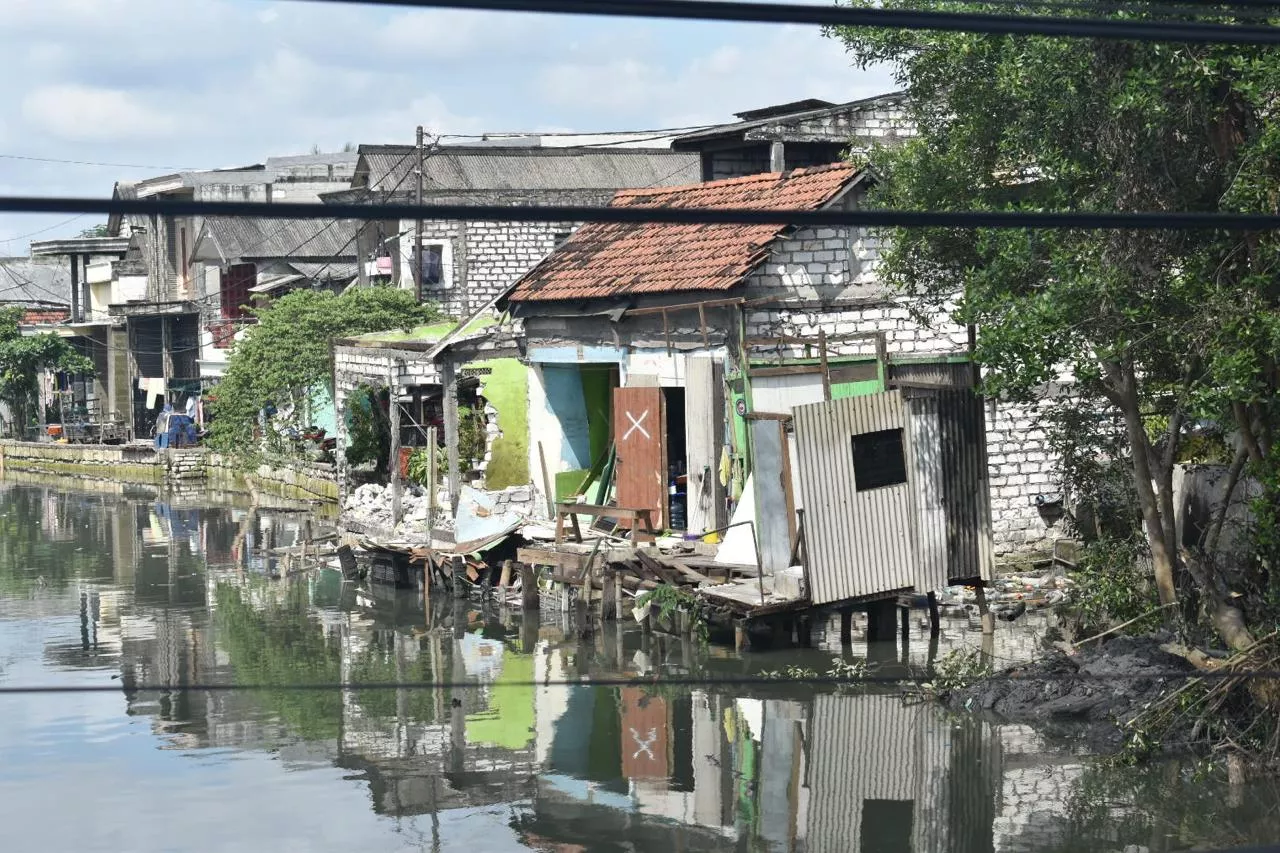 Usai SP 3, Pemkot Gusur Bangunan Liar Bantaran Sungai Kalianak