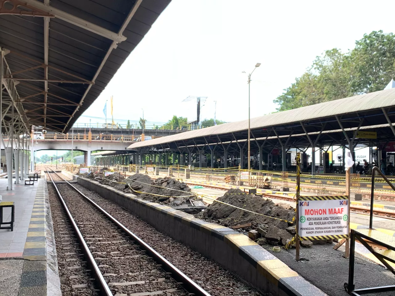 Stasiun Gubeng Direnovasi, Penumpang Diminta Waspadai Perpindahan Jalur KA