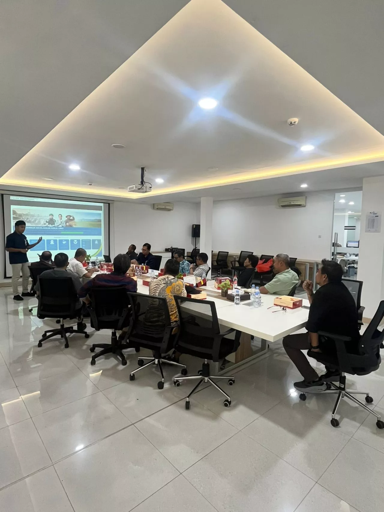 Program Perisai Diluncurkan, Pekerja Informal Surabaya Kini Terlindungi BPJS