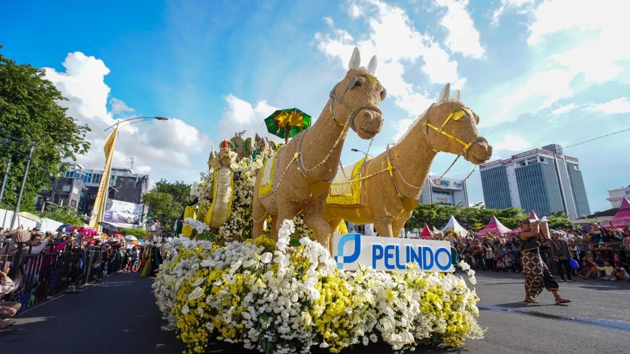 Pelindo Tampilkan Nyi Roro Kidul dan Aksi Plogging di Surabaya Vaganza