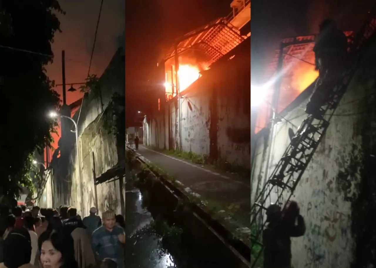 Mess Karyawan PT Kecap Kenarie di Surabaya Terbakar,14 Unit Damkar Dikerahkan