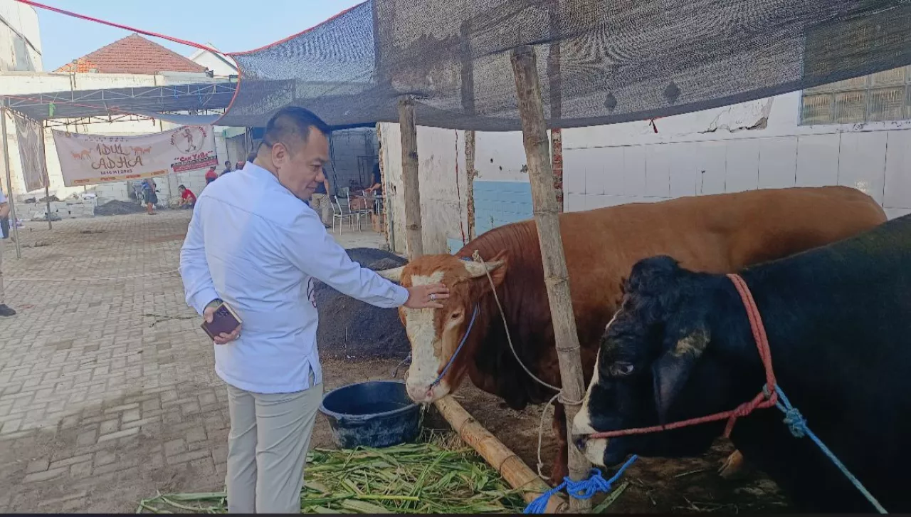 Iduladha: Cak YeBe Bagikan 4.000 Paket Daging ke Warga, Damkar, dan Jurnalis