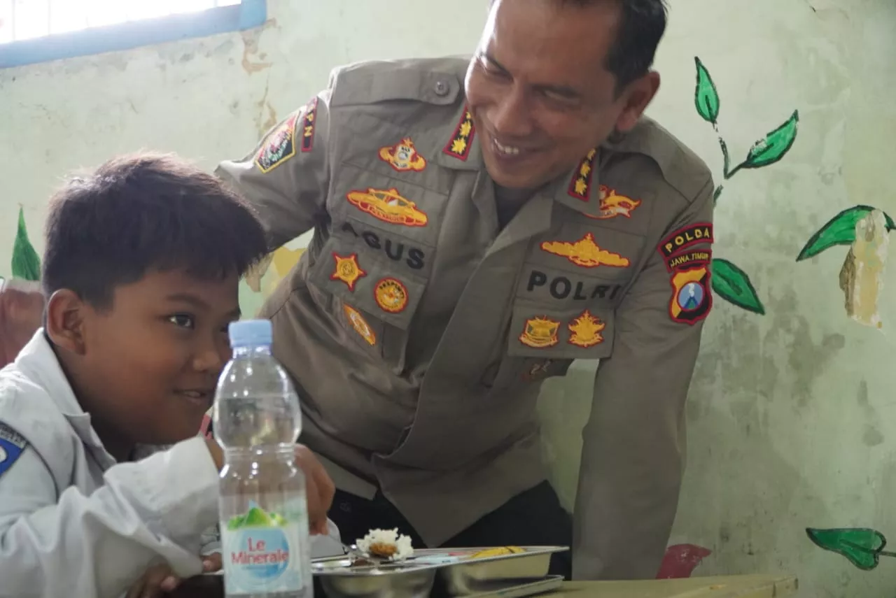 Dukung Program Gizi Pelajar, Polda Jatim Distribusikan 2.800 Porsi Makanan Sehari