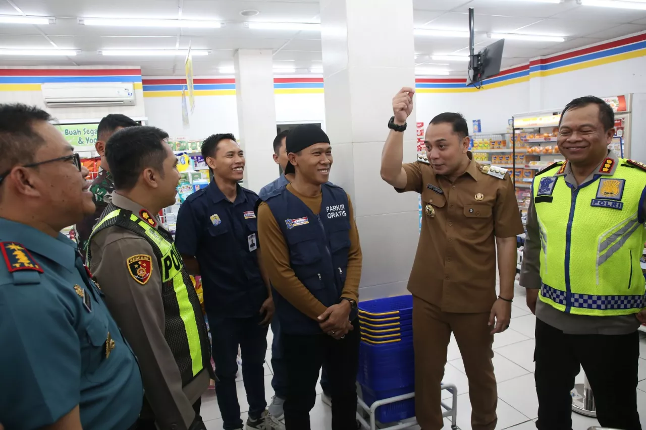 Surabaya Tertibkan Izin Parkir Swalayan, Eri Cahyadi: Untuk Lindungi Konsumen dan Pengusaha