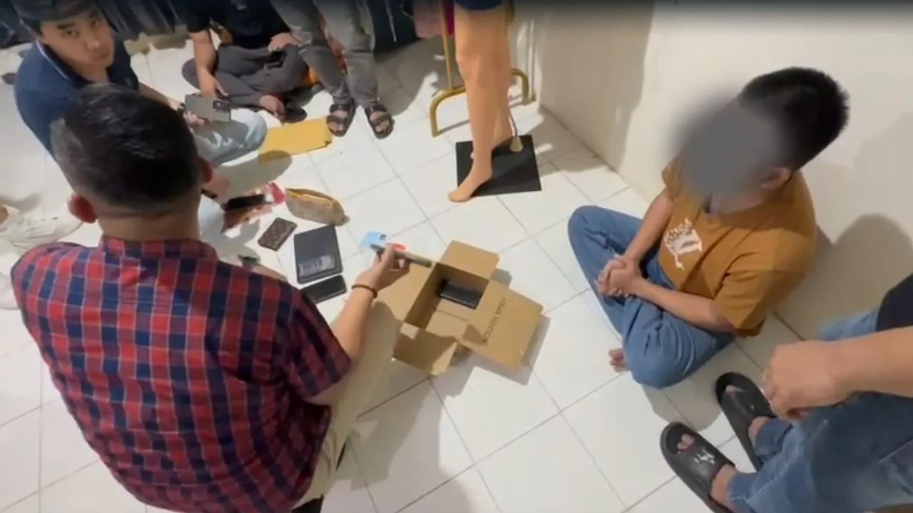 Polres Batu Tangkap Residivis Penipuan Lelang Tas Mewah via Live Instagram