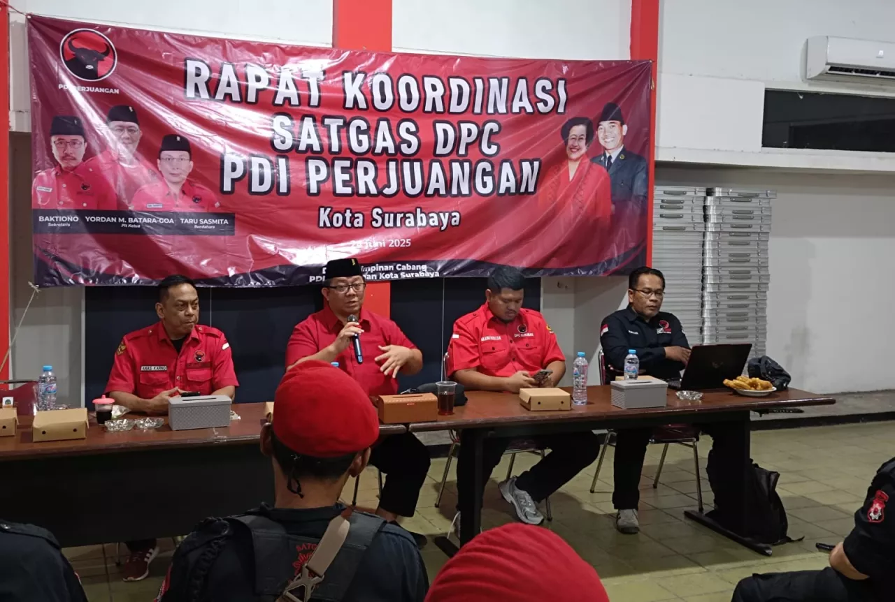 Yordan Minta Satgas PDIP Surabaya Jadi Garda Terdepan Pengamanan Internal