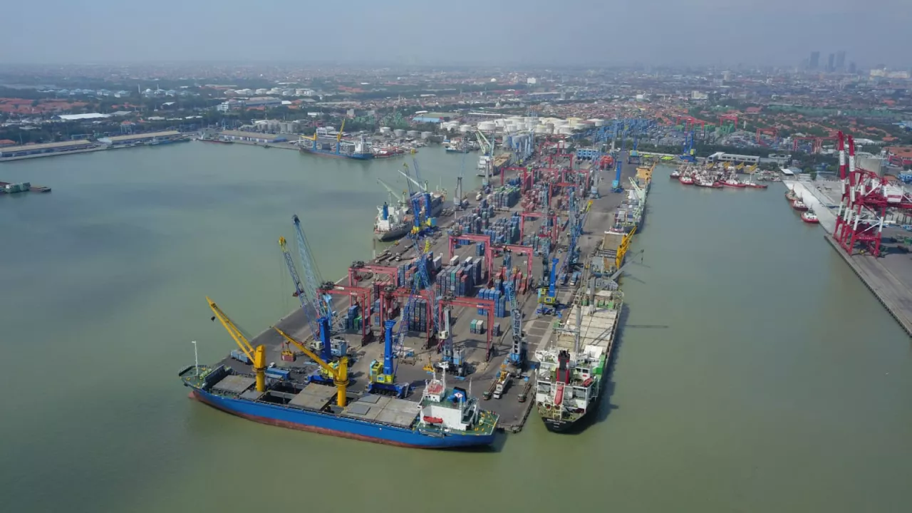 Pelindo Terminal Petikemas Serahkan Pengelolaan TPK Berlian ke Terminal Teluk Lamong