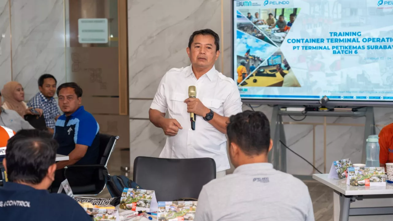 Tingkatkan Layanan, TPS Latih 25 Karyawan Soal Operasional Peti Kemas
