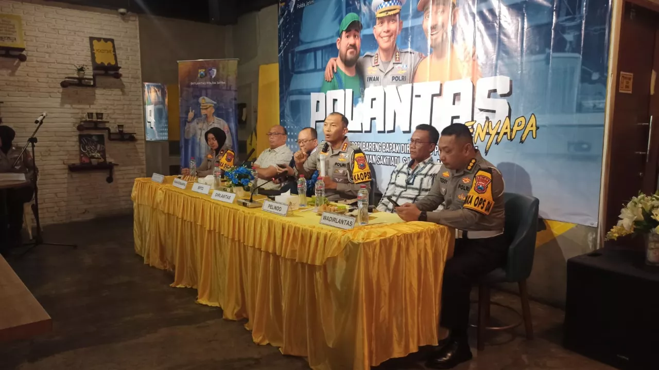 Polisi Menyapa, Cara Baru Polda Jatim Atasi Truk ODOL