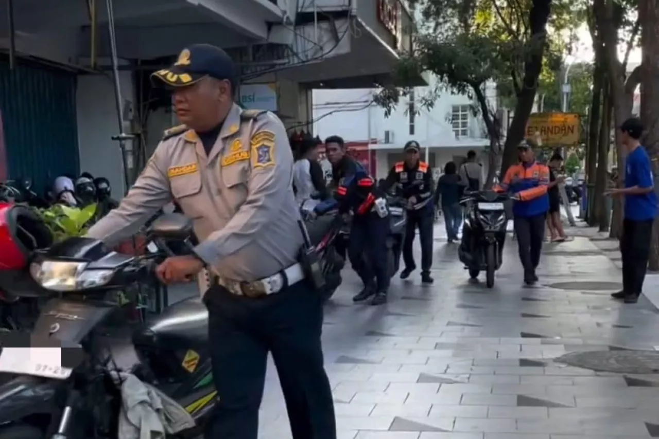 DPRD Surabaya Usul Hapus Jam Parkir di Tunjungan, Sebut Tak Lagi Relevan
