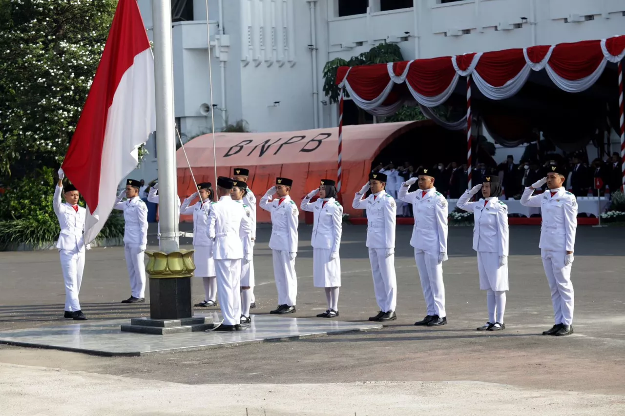 Edaran HUT RI, Warga Surabaya Diminta Kibarkan Bendera Sebulan Penuh