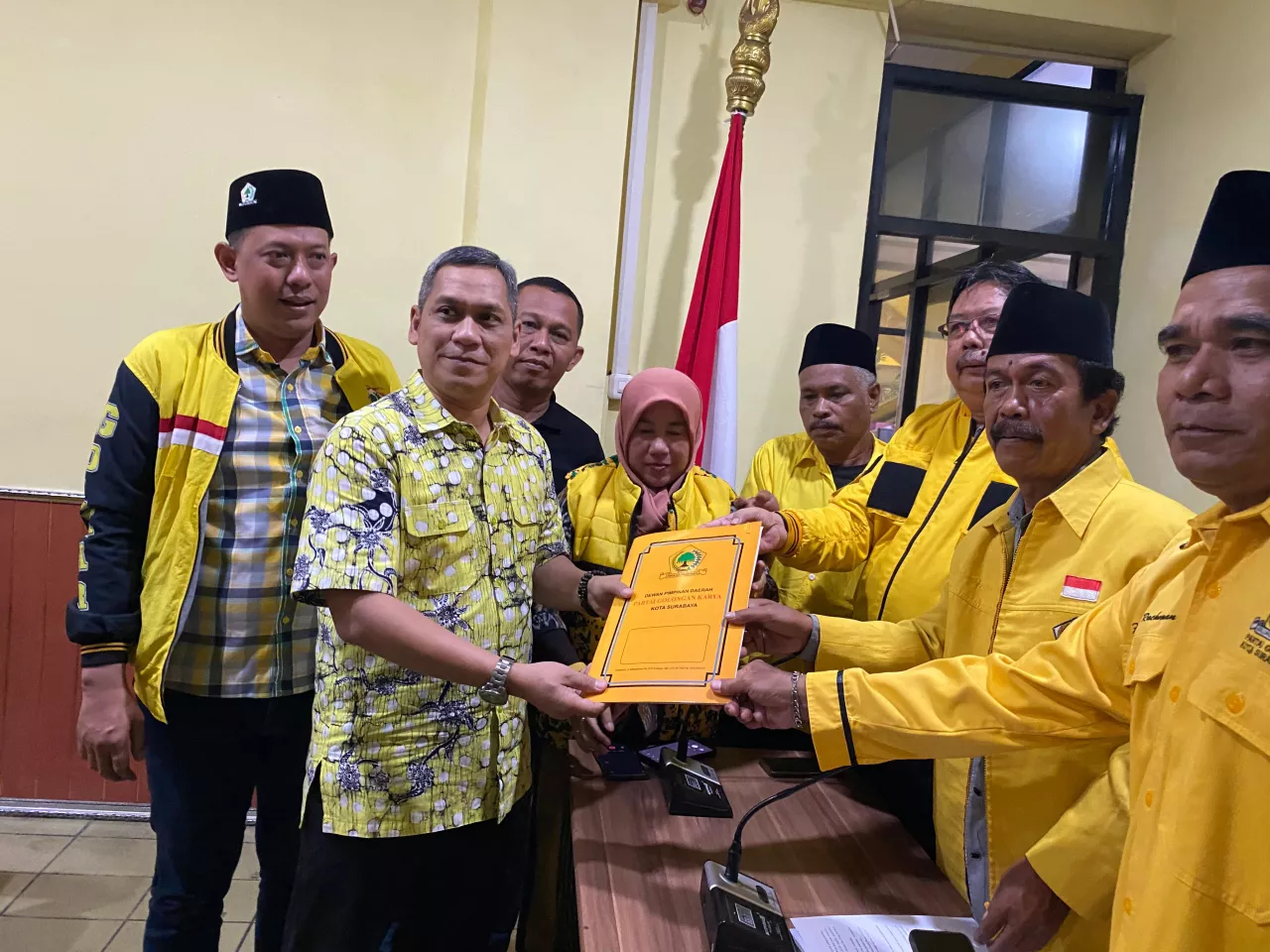 Pendaftaran Terakhir, Akmarawita Kadir Resmi Daftar Calon Ketua DPD Golkar Surabaya