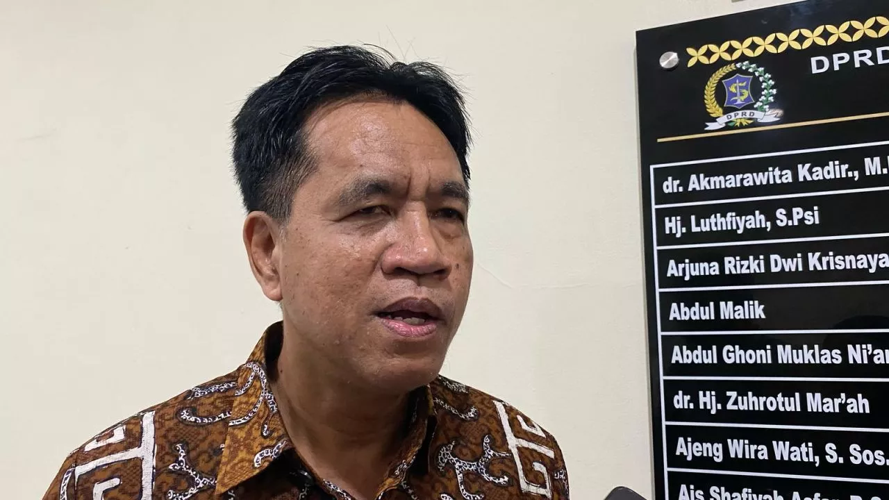Seragam Bantuan Siswa Miskin Berbeda Warna, DPRD Surabaya Soroti Potensi Diskriminasi