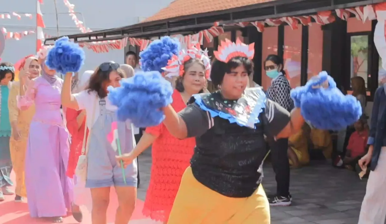 ODGJ dan PMKS di Liponsos Surabaya Gelar Fashion Show Meriahkan HUT ke-80 RI