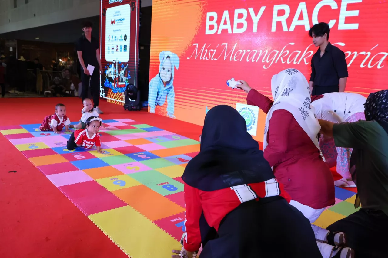 Lomba Bayi Merangkak, Pemkot Surabaya Gaungkan Popok Kain Hemat dan Ramah Lingkungan