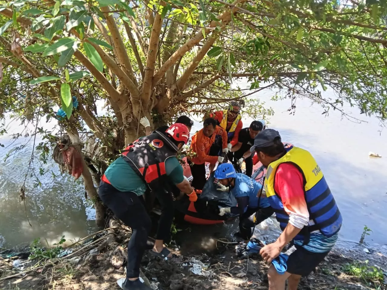 Rendra, Pengamen Surabaya yang Lompat ke Sungai Jagir, Ditemukan Meninggal