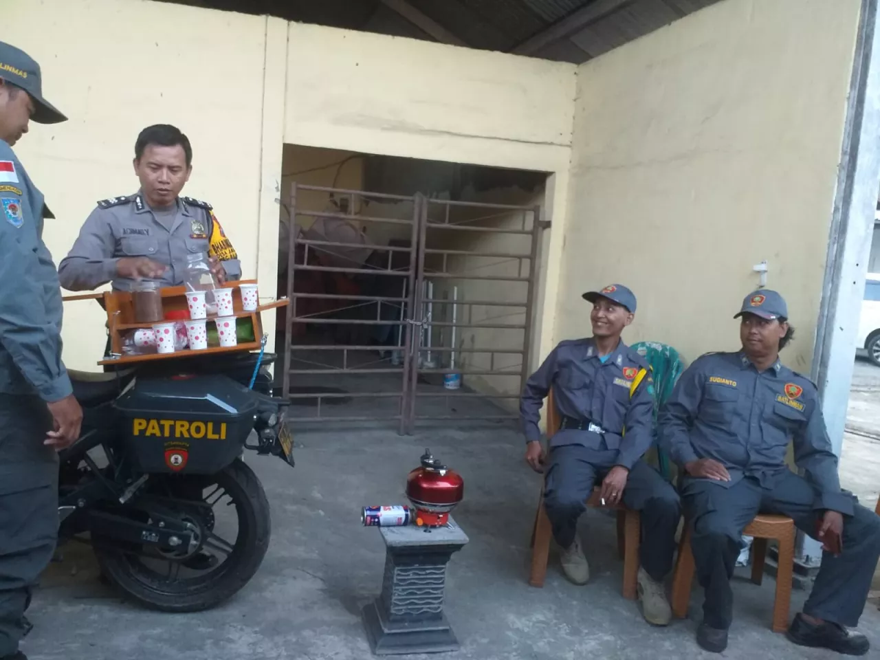 Polsek Balongbendo Gunakan Motor Kopi Keliling untuk Edukasi Warga