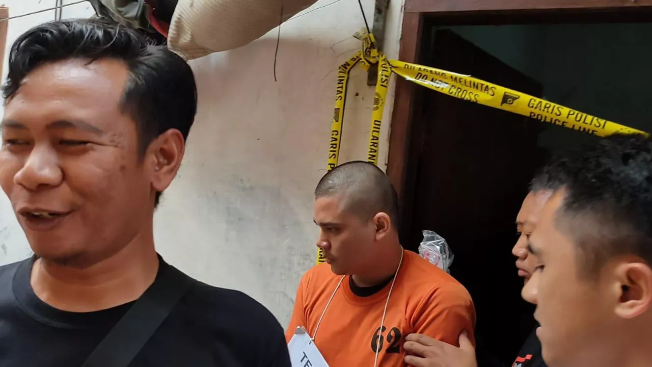 Rekonstruksi Mutilasi di Lidah Wetan, Tersangka Alvi Dicemooh Warga