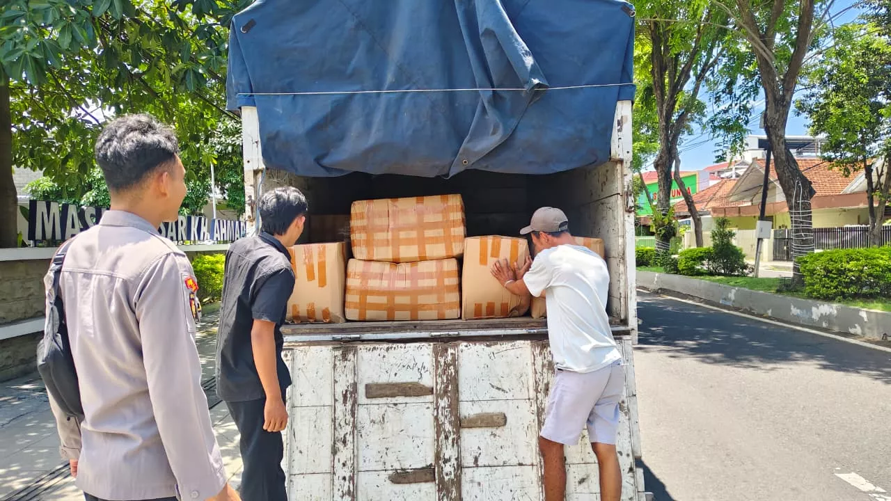 Polresta Banyuwangi Amankan Truk Bermuatan 2.000 Botol Arak Ilegal