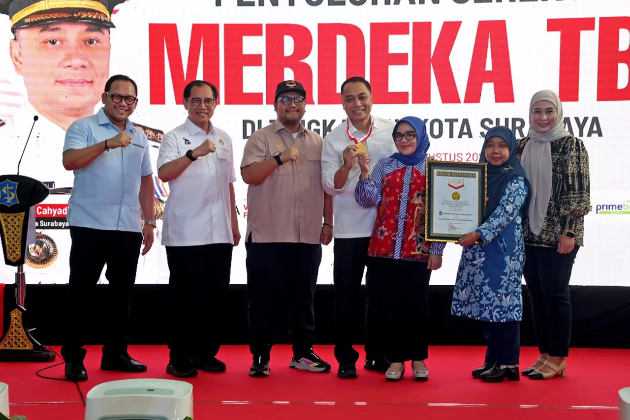 Lawan TBC, Surabaya Torehkan Rekor MURI Lewat 1.361 RW