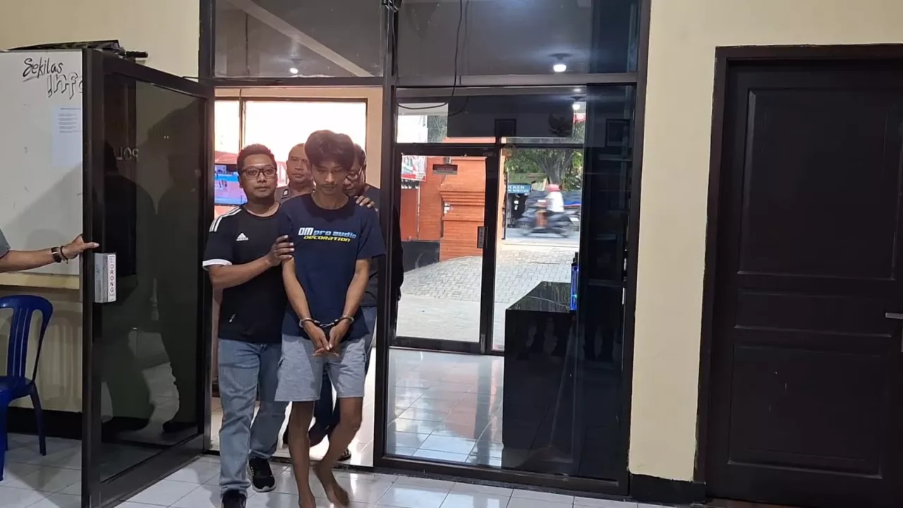 Bobol Indomart, Maling Tertangkap dengan 400 Slop Rokok di Atas Plafon