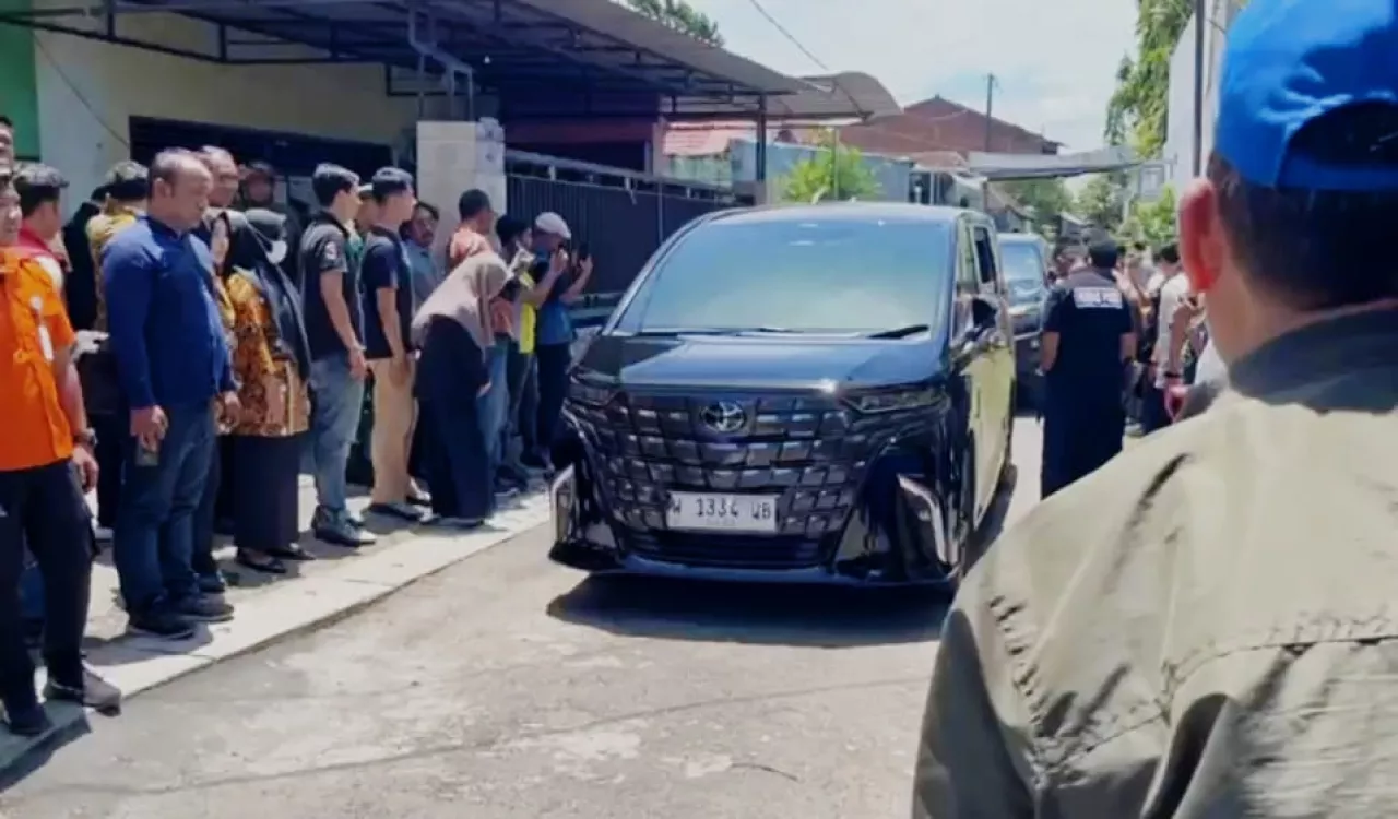 Kasus Nopol Alphard Gubernur Khofifah Mandek, Netizen: Kalau yang Menghukum Rakyat Baru Beres