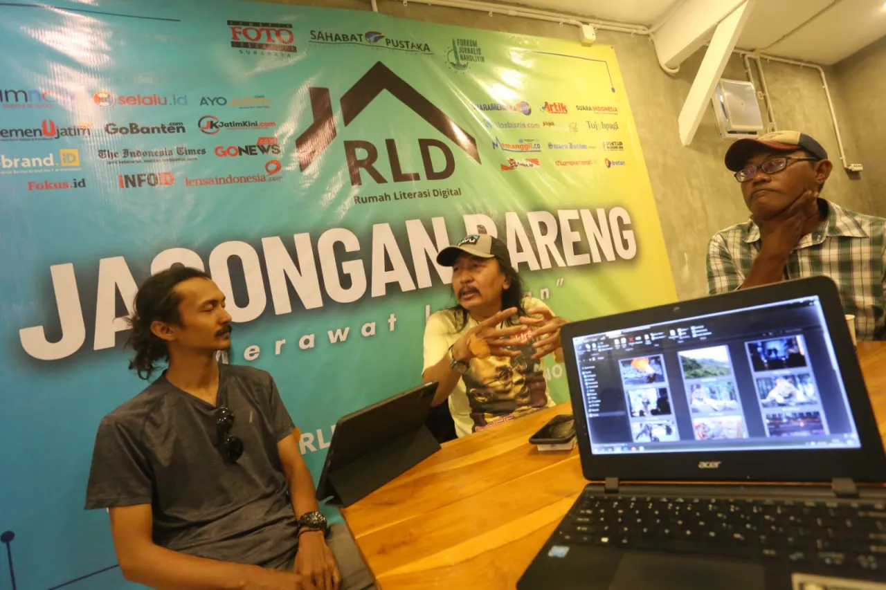 Forum PFI Surabaya Bahas Masa Depan Foto Jurnalistik di Era AI