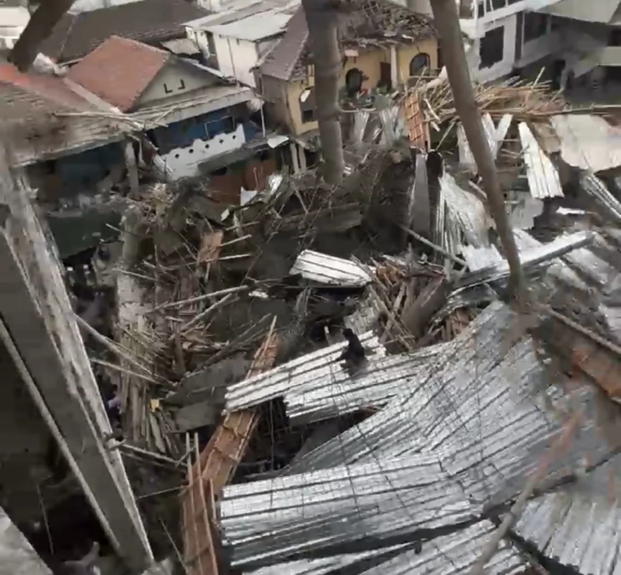Gedung Asrama Putra Ponpes Al Khoziny Sidoarjo Ambruk, 10 Korban Tertimbun