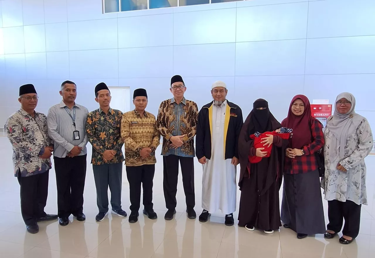 Melahirkan di Masjidil Haram, Jemaah Haji Embarkasi Surabaya Tiba di Tanah Air