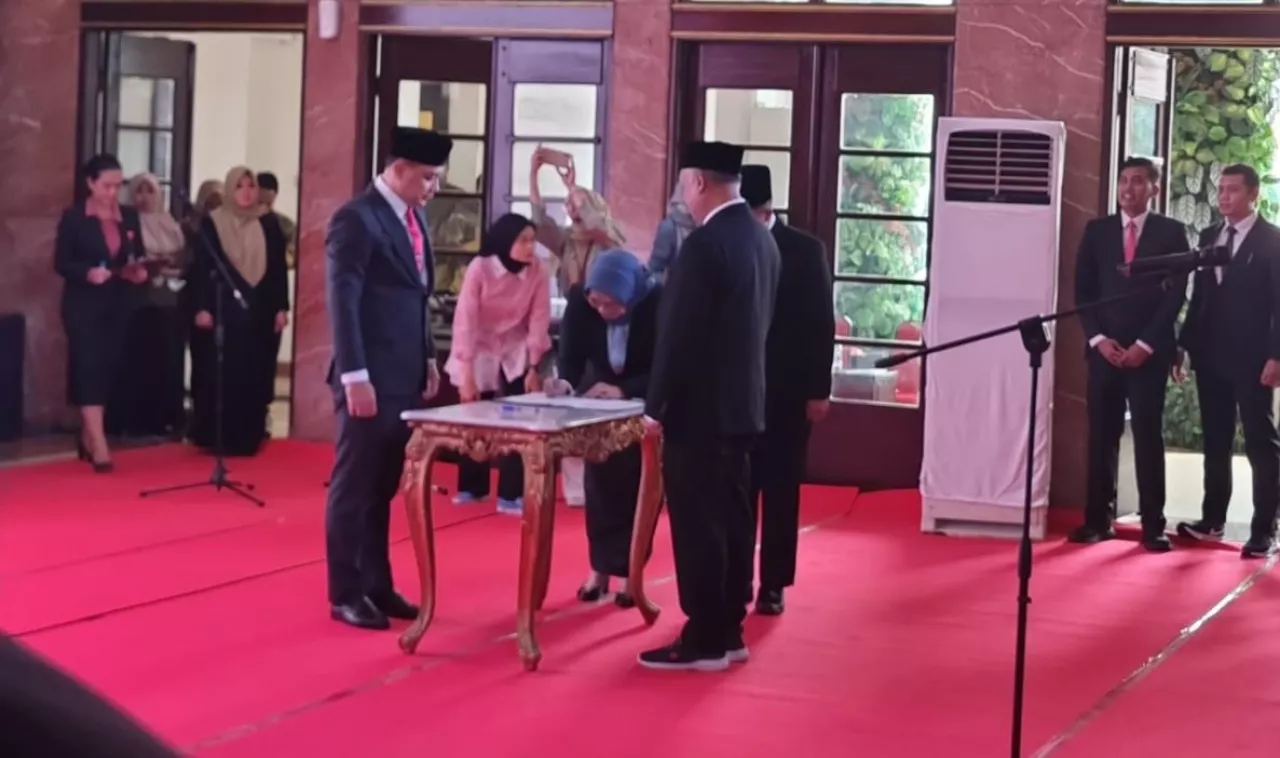 Lilik, Keponakan Mantan Wali Kota Sunarto Resmi Jabat Sekda Surabaya