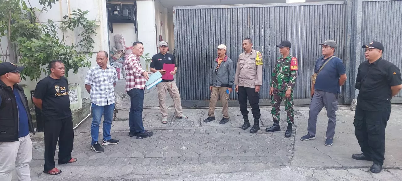 Bukan Peleburan Emas, Camat Benowo Sebut Bau Menyengat di Kandangan dari Pembakaran Sampah