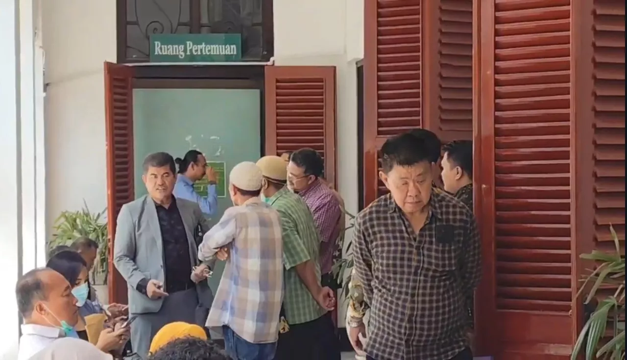 Merasa Dirugikan Proses Lelang, Warga Kutisari Surabaya Laporkan Kasusnya hingga ke Presiden