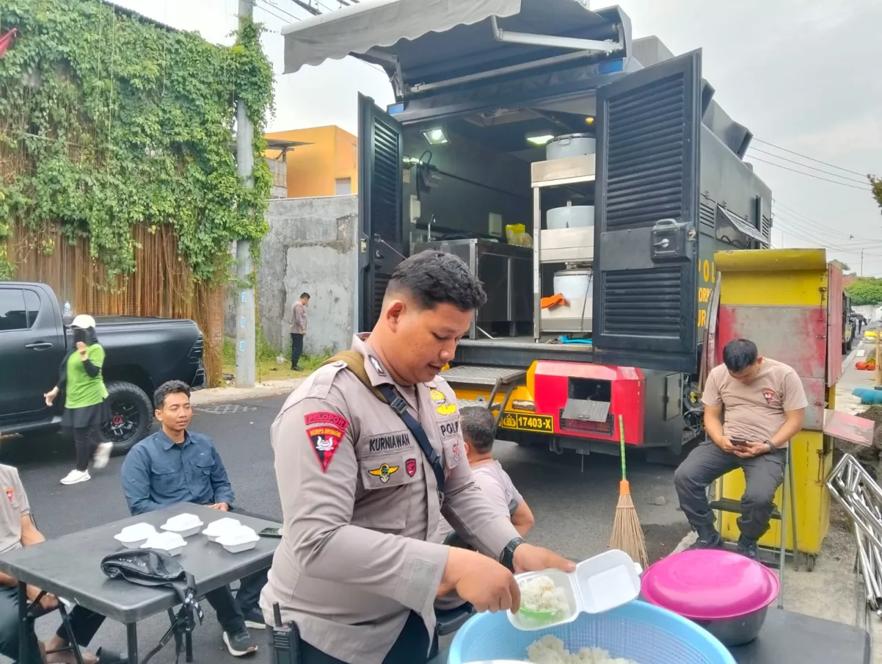 Evakuasi Ponpes Al Khoziny, Polda Jatim Siagakan Dapur Lapangan
